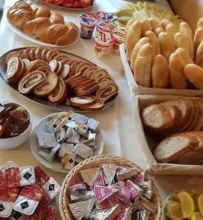 Pizzeria Alzbetka Konukevi Strecno