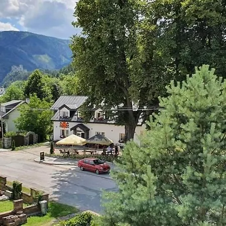 Konukevi Pizzeria Alzbetka Strecno