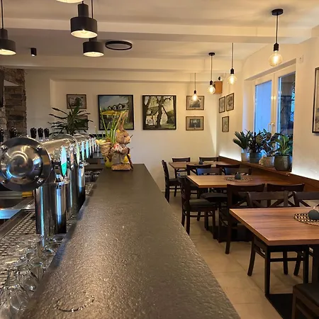 Pizzeria Alzbetka Gæstehus Strecno