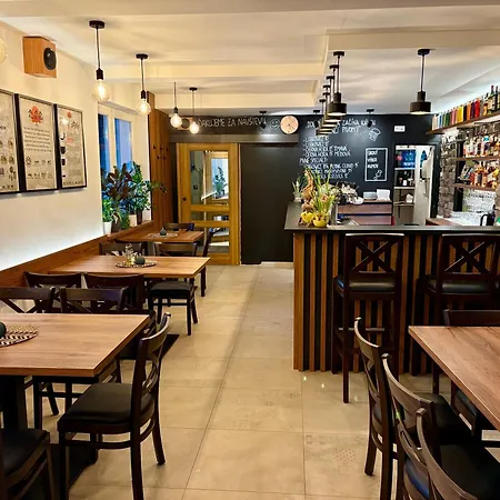 Πανσιόν Pizzeria Alzbetka 3*