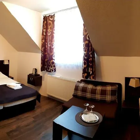 Pizzeria Alzbetka Konukevi Strecno